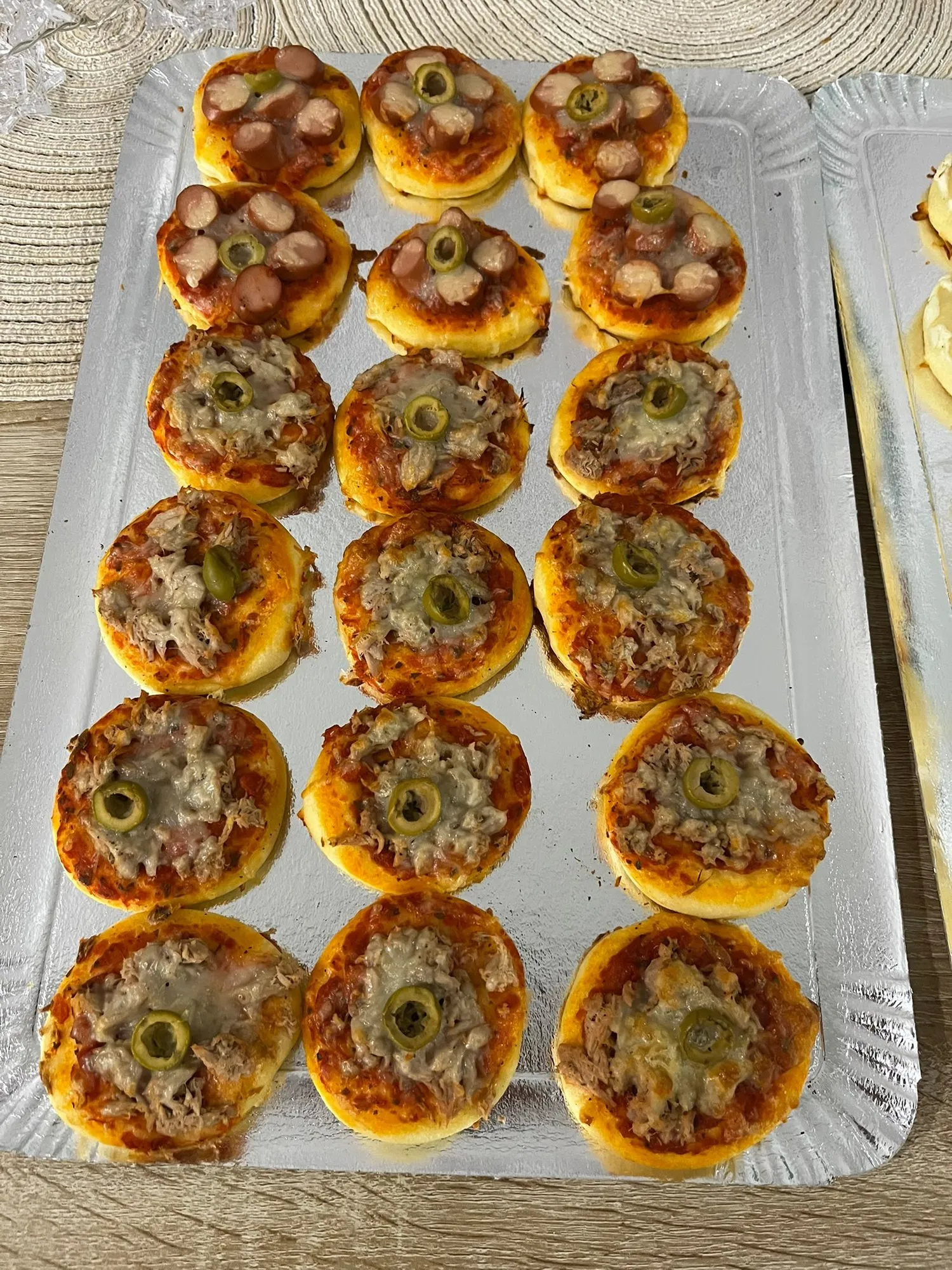 Plateau de mini-pizzas aux olives